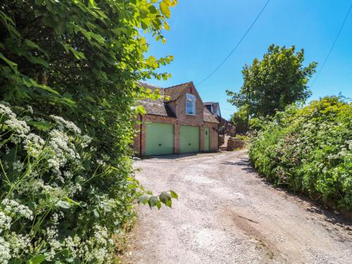 Ellastone Haus | Roston Retreat