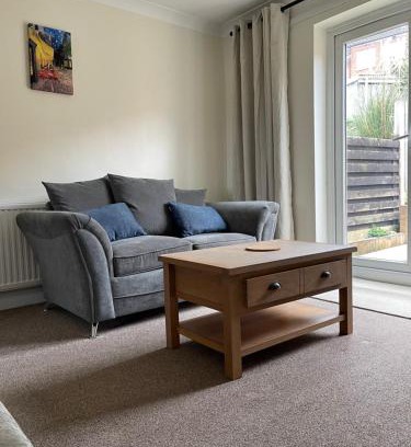 Rotherham Haus | Rotherham,Meadowhall,Magna,Utilita Arena,with WIFi and Driveway