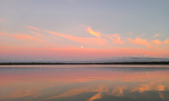 McMillan Hütte | Round Lake Retreat: UP Lakefront Vacation Home