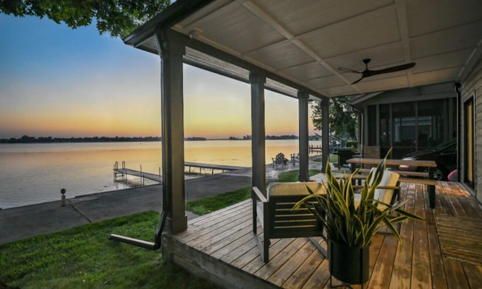 Russells Point Haus | Roxie's Modern Lake Front House on the water!
