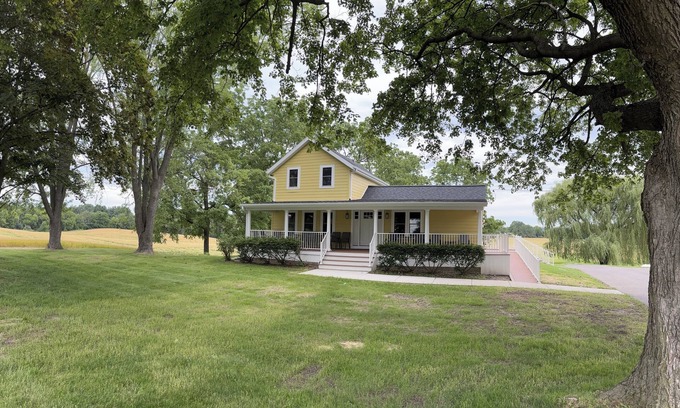 Baraboo Sonstige | Roy's Modern Farmhouse by Devil's Lake