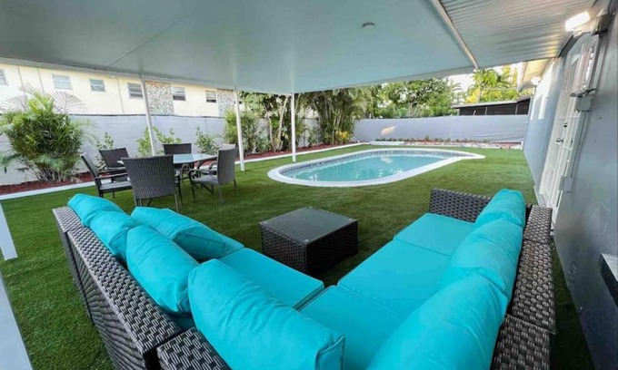 Lauderhill Haus | Royal Luxe Pool Home near Ft Laud airport and each