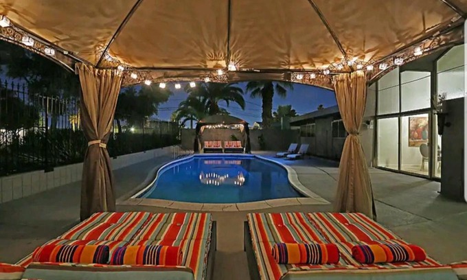 Rhodes Ranch Haus | Royal Palace -W/pool 5 Min to Strip & Convention