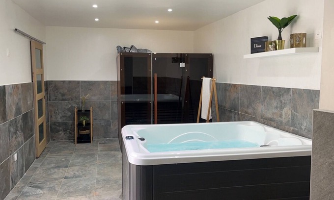 Livry-Gargan Wohnung | Royal spa