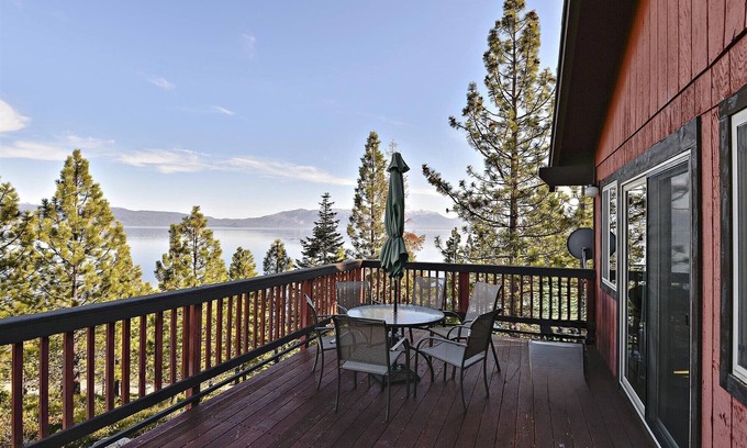Meeks Bay Haus | Atemberaubende Ansichten von Lake Tahoe. In der Nähe der Meeks Bay und des Emerald Bay State Park. Abgeschiedene Lage für einen perfekten Kurzurlaub. Fragen Sie nach unseren kostenlosen Aktivitäten!