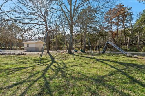 Lacy-Lakeview Haus | Ruby Dell Ranch - Just 10 mins from downtown Waco