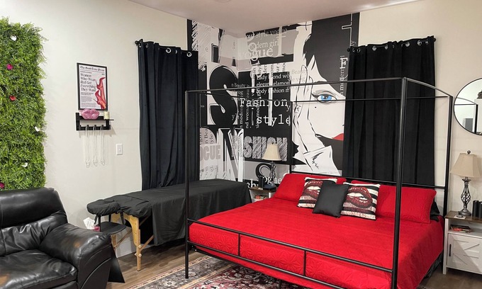 South Park Hütte | Ruby Red Haven – Chic Downtown Retreat Dayton