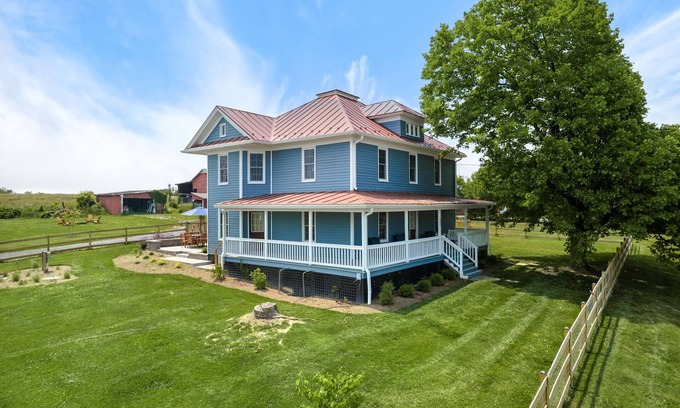 Woodstock Sonstige | Ruby's Ranch - Modern farmhouse with fully fenced yard and mountain views!