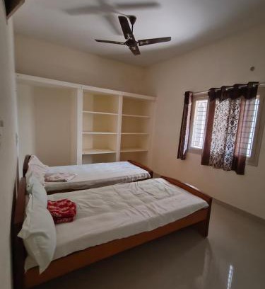 Tiruvannamalai Haus | Rudraksha Hill View Cottage
