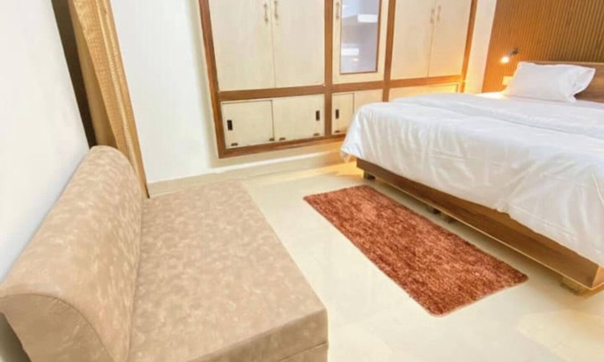Varanasi Wohnung | Rudraksha Inn Group Booking -{10+3}people