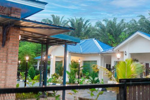 Kampung Lombong Jerneh Haus | Rumahkita Beranang TJS Holiday Homes
