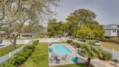 Crescent Beach Haus | Runaway Bay - 3rd Row - Beach House - Crescent Beach