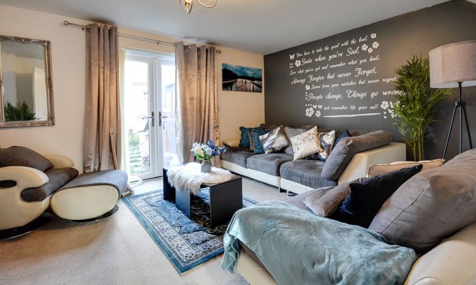 Runcorn Haus | Runcorn Lake house with parking space