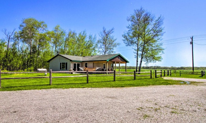 Williams Haus | Rural Harrys House with Fire Pit on 20 Acres