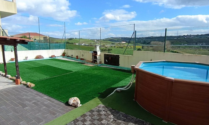 Arruda dos Vinhos Wohnung | Valley Guest House - Schwimmbad und Landschaft
