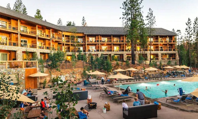 Groveland Hotel | Rush Creek Lodge and Spa at Yosemite