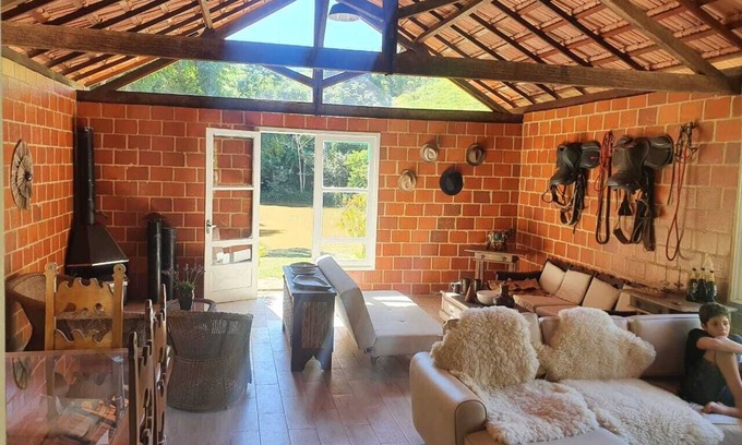 Comendador Levy Gasparian Haus | Rustic site with lakes