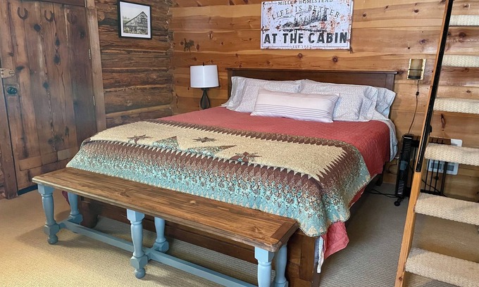 Moose Wilson Road Haus | Rustic 1-Bedroom Cabin near Teton Village