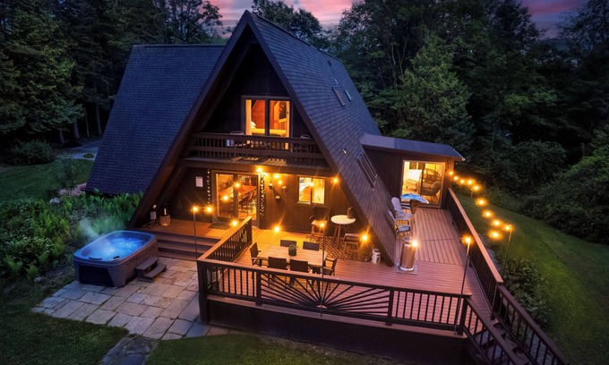 LaFayette Skihütte | Rustic A Frame Cabin. Nature retreat on 4 acres! 15 minutes from 3 waterfalls