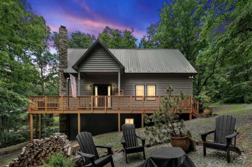 Mount Jackson Haus | Rustic A-Frame Chalet with Hot Tub & Scenic Views in Mount Jackson, Virginia