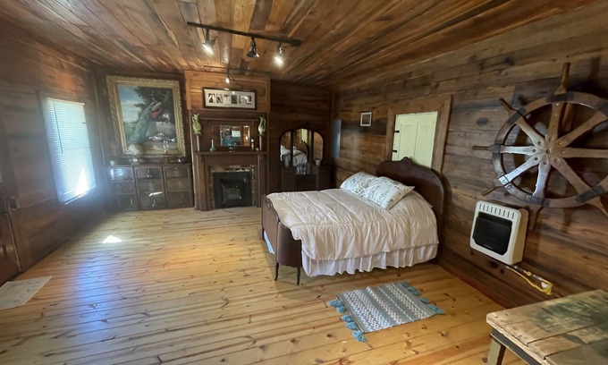 Denton Sonstige | Rustic and Romantic Farm House