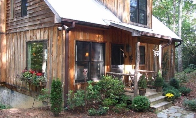 Pisgah Forest Kabine | Rustikale und moderne Unterkunft