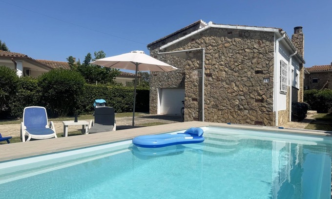 L'Escala Villa | Rustikaler Charme mit modernen Akzenten in Sant Martí d'Empúries.