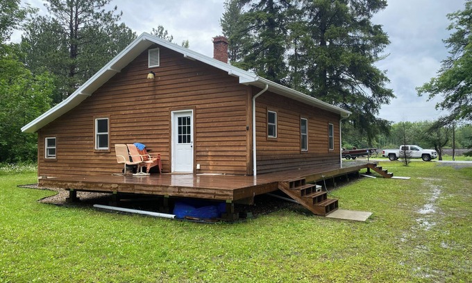 International Falls Kabine | Rustic Cabin on River Northern Minnesota