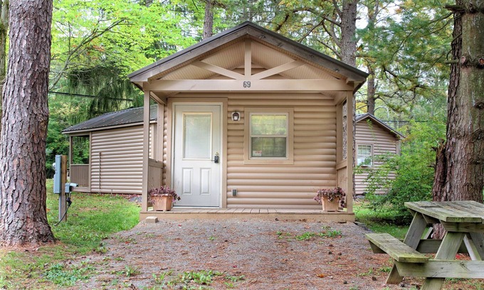 Spring Mills Kabine | Rustic Cabin 74 w/ 4 Beds