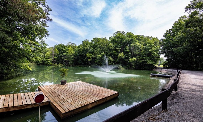 Dola Kabine | Rustic charm meets modern comfort in this hidden woodland cabin getaway