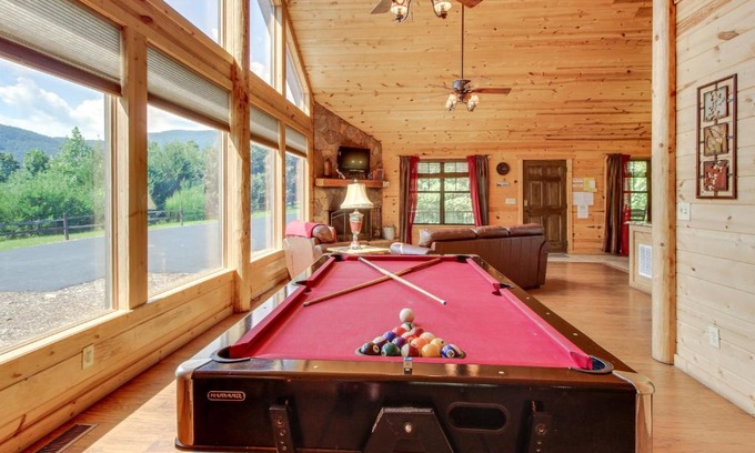 Sautee Nacoochee Haus | Rustic Charm