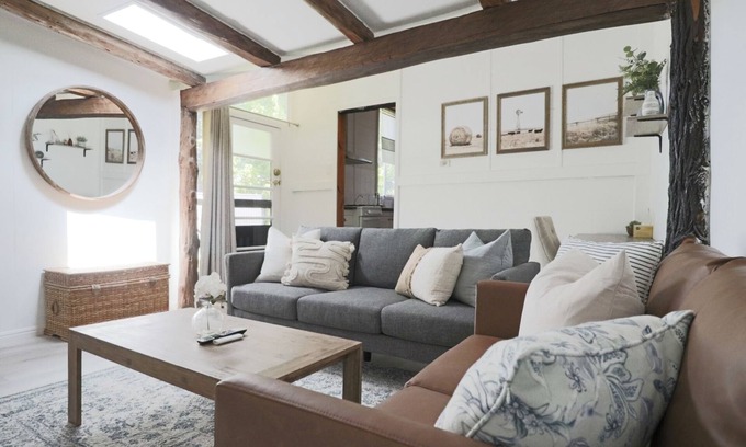 Bathurst Haus | Rustic Chic 200 metres from CBD