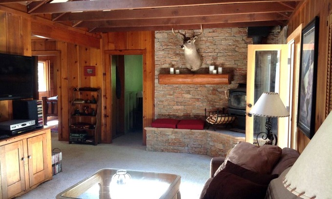 Pineland Kabine | Rustikale klassische Tahoe-Hütte, privat und friedlich in der Nähe von Sunnyside Beach & Marina