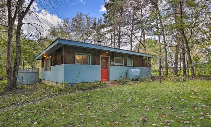 Palo Haus | Rustic Cottage with Fire Pit and Private Yard!