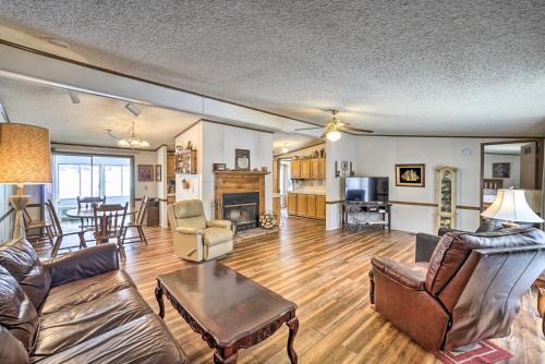 Sugar Grove Haus | Rustic Family Home and Acreage about 20 Mi Hocking Hills