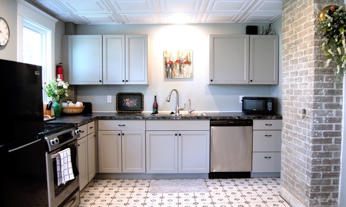 Van Wert Sonstige | Rustic Five Oaks Farmhouse