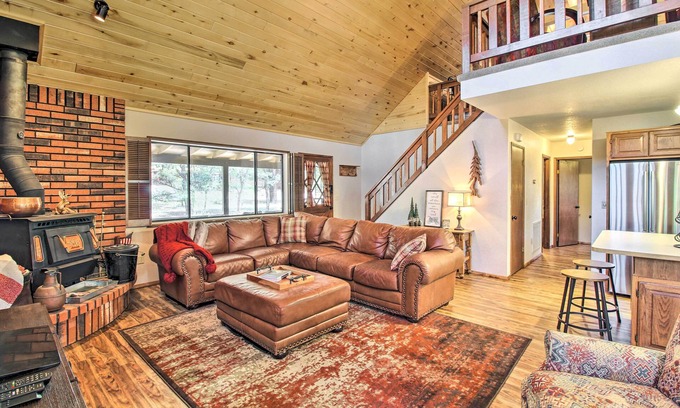 Overgaard Kabine | Rustic, Forest-View Retreat in Heber-Overgaard!