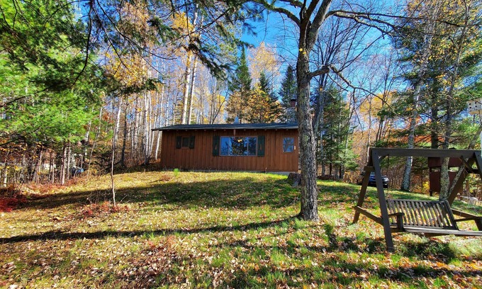 Bovey Kabine | Rustic Lakeside Cabin