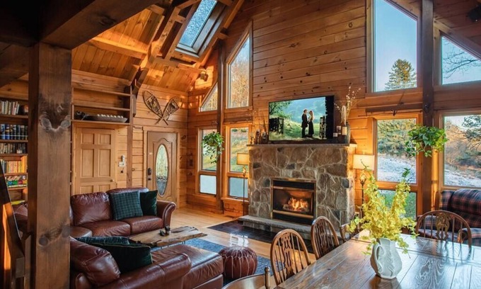 Kresgeville Kabine | Rustic Log Cabin in the Poconos: HOT TUB, FIRE PIT, POOL TABLE, PING PONG TABLE!