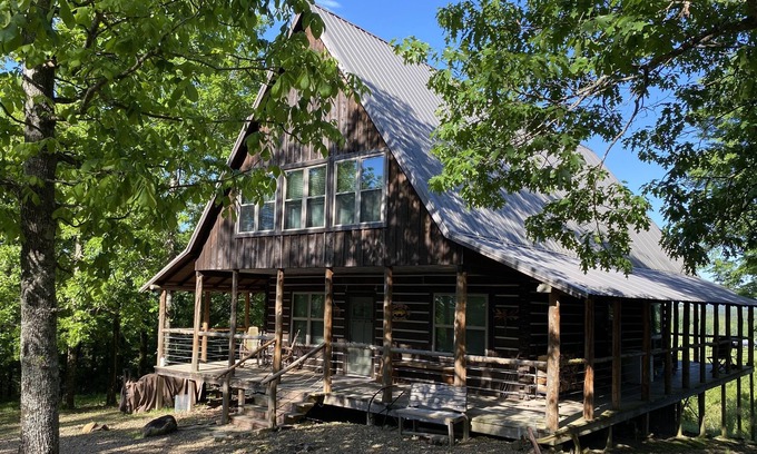 Gillham Kabine | Rustic log cabin in the hills of Arkansas!