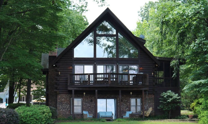 Timber Creek Kabine | Rustic Log Cabin with amazing view of Lake Gaston!