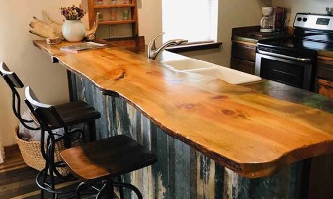 River Road Eigentumswohnung | Rustic, modern, and cozy condo located in central Missoula on the Milwaukee Path bike trail.