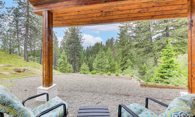 Newport Haus | Rustic & Modern Home w/Forest Views in Newport!