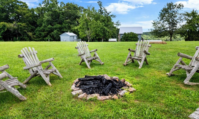 Fancy Gap Kabine | Rustic Mountain Escape w/Fire Pit and Mountain Views-Cabin 1