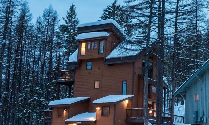 Whitefish Kabine | Rustikales mehrstöckiges 3-Schlafzimmer, 2 und ein halbes Bad