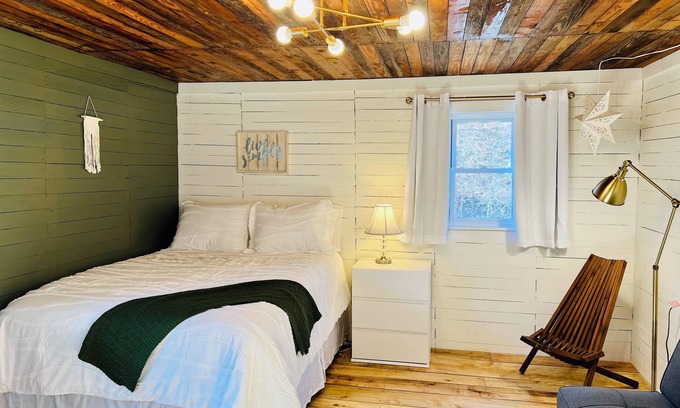 Fountain Run Hütte | Rustic Old Mill Tiny Home
