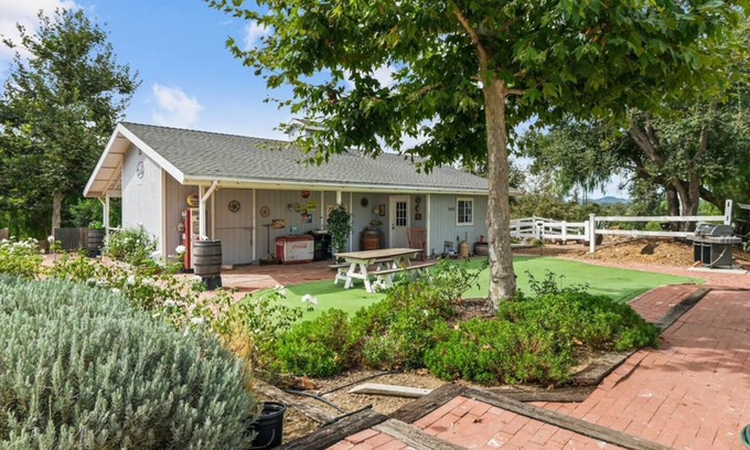 Thousand Oaks Haus | Vintner's Ranch Farmhouse - nur verfügbares Anwesen in Lynn Ranch!