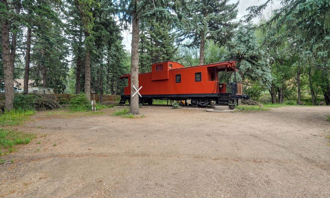 Cascade Haus | Caboose Suite für 2-3 Personen (Queensizebett und Einzelbettbett).