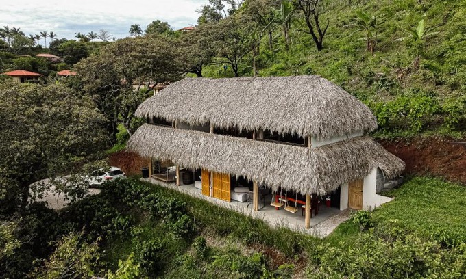 Mercedes Skihütte | Rustic Ranch in the Paradise