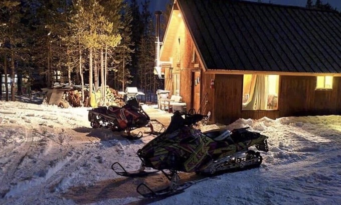 Gilchrist Kabine | Rustic Remote Adventure Cabin